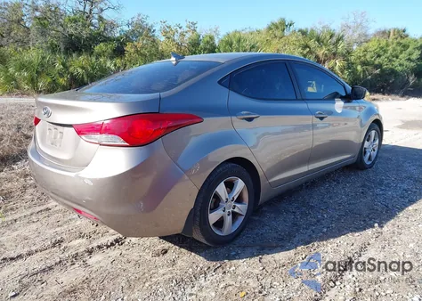 2013 Hyundai Elantra Gls/Limited z USA, uszkodzony, nr VIN 5NPDH4AE7DH202256